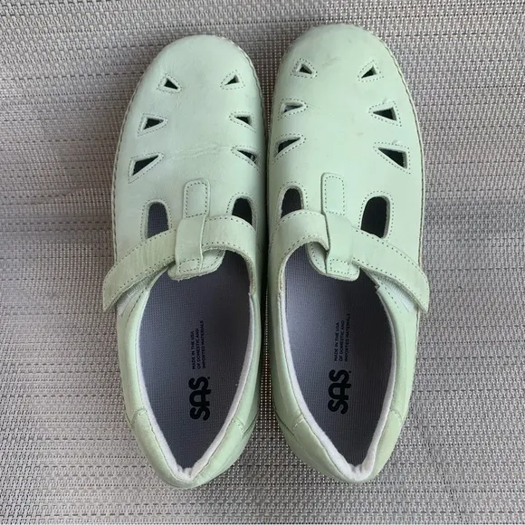 SAS Pistachio Roamer Slip-on VelClosure Size 8WW  With Breathable Cut-outside