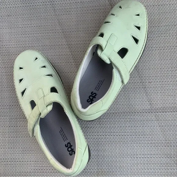 SAS Pistachio Roamer Slip-on VelClosure Size 8WW  With Breathable Cut-outside