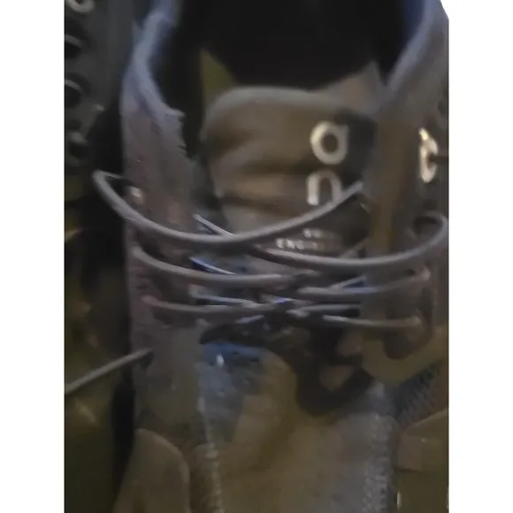 Size 12 - On Cloud 5 Black White