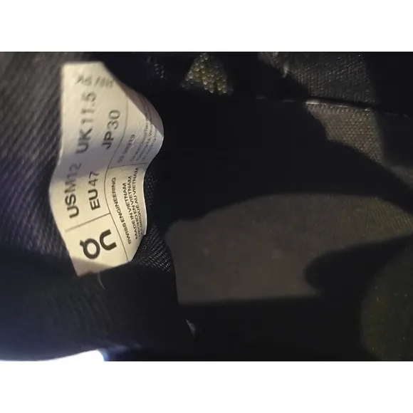Size 12 - On Cloud 5 Black White