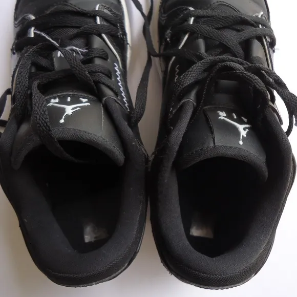 SIZE 5.5 YW. Nike Air Jordan kids black leather sneakers shoes.