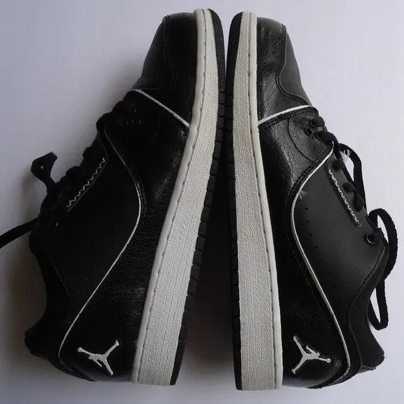 SIZE 5.5 YW. Nike Air Jordan kids black leather sneakers shoes.
