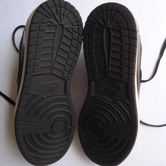 SIZE 5.5 YW. Nike Air Jordan kids black leather sneakers shoes.