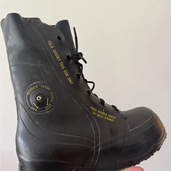 Size 7 men’s vintage Bata army Mickey boots