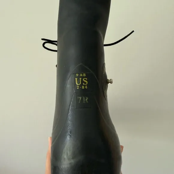 Size 7 men’s vintage Bata army Mickey boots