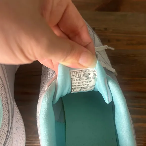 Skechers GOrun Running Shoes Athletic Walking Comfort Sneakers Size 7.5