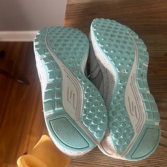 Skechers GOrun Running Shoes Athletic Walking Comfort Sneakers Size 7.5