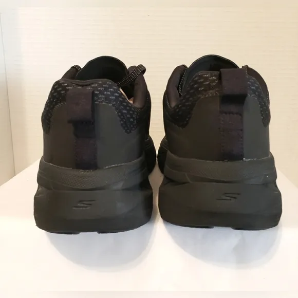 Skechers Men's Go Run Max Cushion Black Sneakers 10.5