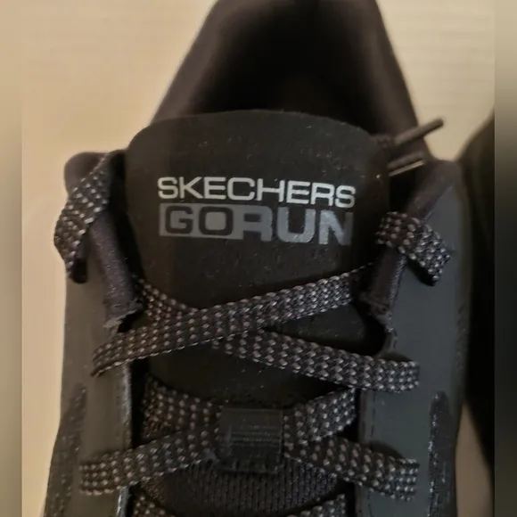 Skechers Men's Go Run Max Cushion Black Sneakers 10.5