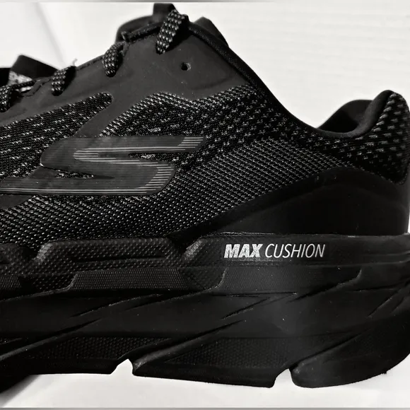 Skechers Men's Go Run Max Cushion Black Sneakers 10.5