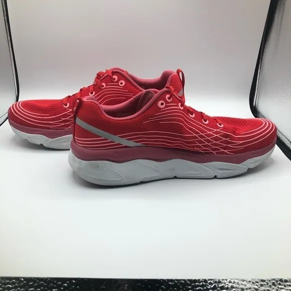 Skechers Men’s Max Cushioning Ultimate Lightweight Running Shoes