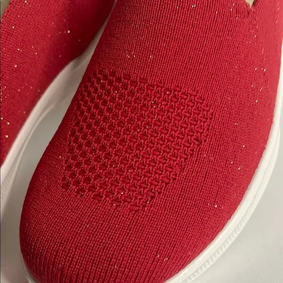 Skechers Red Slip-On Women's Shoes - NO BOX - 9W NWT