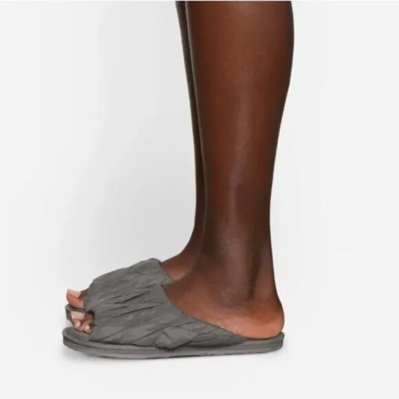 Skims Gunmetal Quilted Slippers Size 9.5 Women