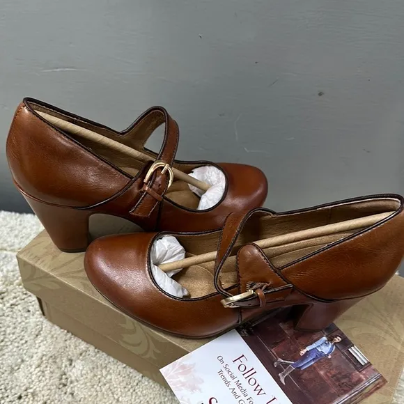Sofft Brown Leather Heels with Glossy Finish
