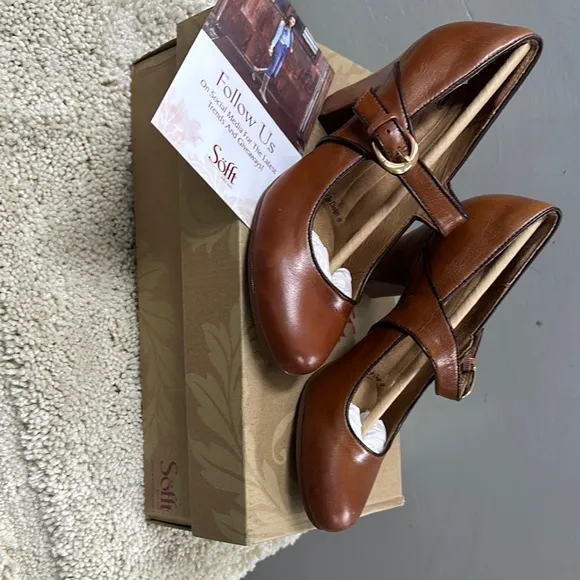 Sofft Brown Leather Heels with Glossy Finish