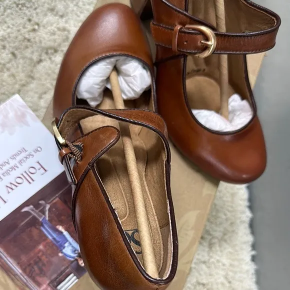 Sofft Brown Leather Heels with Glossy Finish