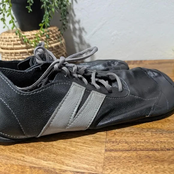 softstar primal runamoc shoe unisex size 11 wide Vibram soles Handmade gray wide