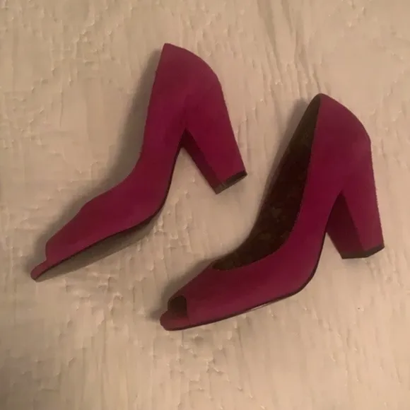 𝅺SOHO LAB NWT fuchsia pink leather open toe heels shoes in size 6.5