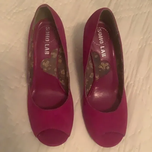 𝅺SOHO LAB NWT fuchsia pink leather open toe heels shoes in size 6.5