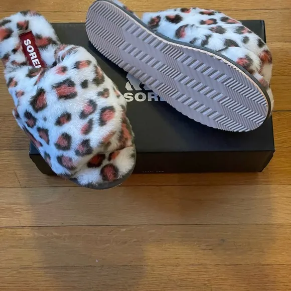 SOREL Go Mail Run Faux Fur Slippers - Women’s Size 8 - New In Box