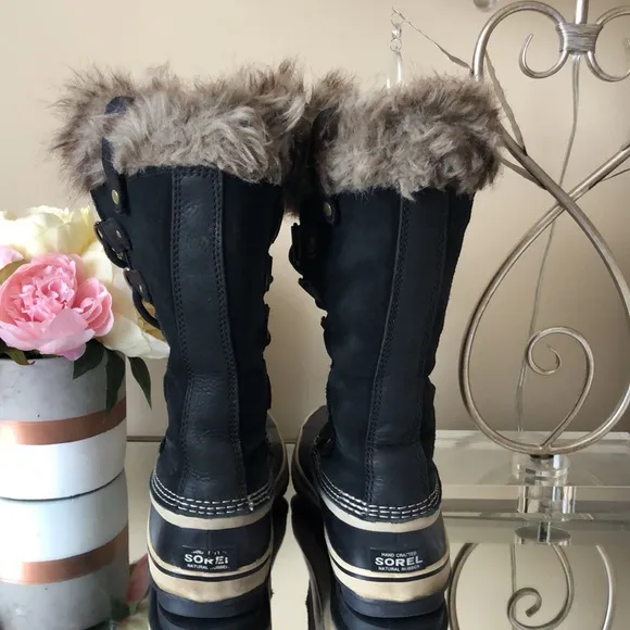 SOREL Joan of Arctic Winter Snow Boots in Black Suede Fur Top Trim