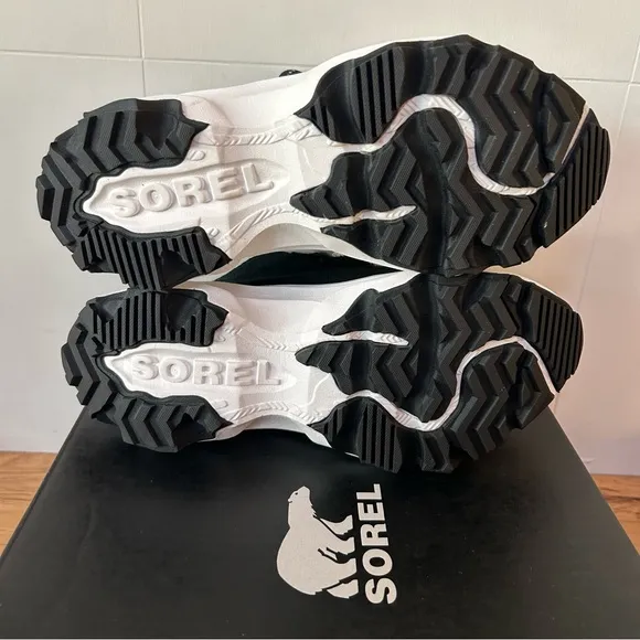 Sorel NIB Kinetic Breakthru Caribou Waterproof Shoe  6.5 Black White Boot