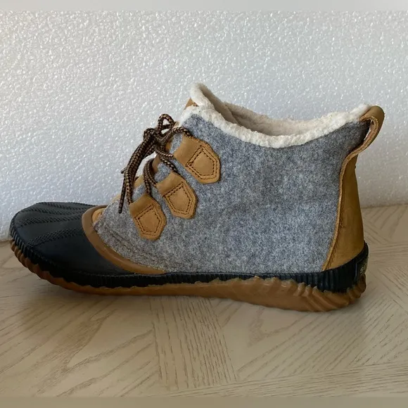 SOREL Out N About Waterproof Leather Felt Women's Boots Size 9.5