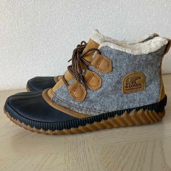 SOREL Out N About Waterproof Leather Felt Women's Boots Size 9.5