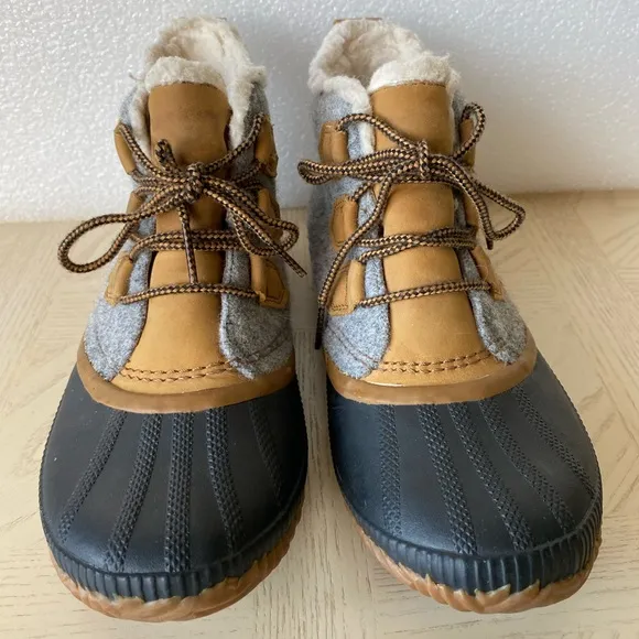 SOREL Out N About Waterproof Leather Felt Women's Boots Size 9.5