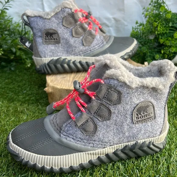 SOREL Shearling BootsYOUTH OUT N ABOUTTM PLUSBOOT size 1 unisex