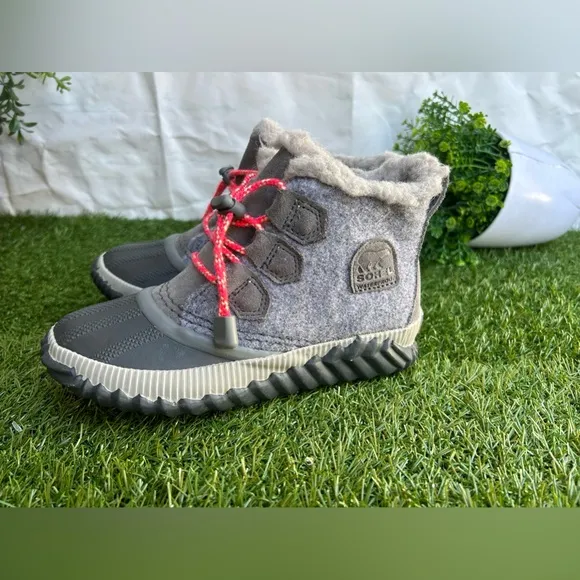 SOREL Shearling BootsYOUTH OUT N ABOUTTM PLUSBOOT size 1 unisex