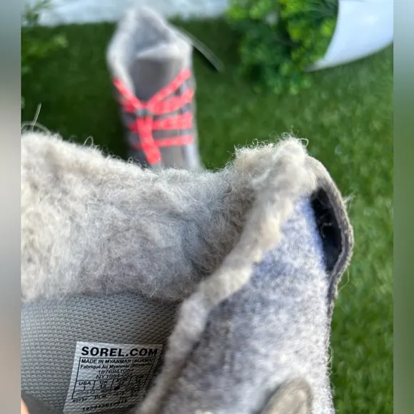 SOREL Shearling BootsYOUTH OUT N ABOUTTM PLUSBOOT size 1 unisex