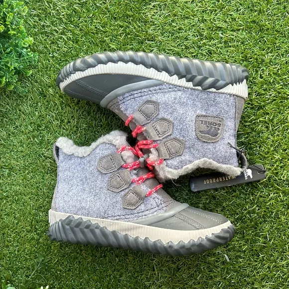 SOREL Shearling BootsYOUTH OUT N ABOUTTM PLUSBOOT size 1 unisex
