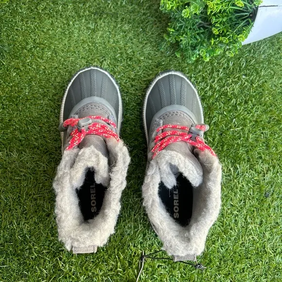 SOREL Shearling BootsYOUTH OUT N ABOUTTM PLUSBOOT size 1 unisex