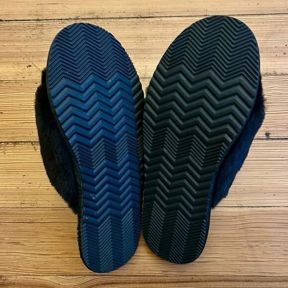Sorel Go Mail Run slippers, black. Size 8.