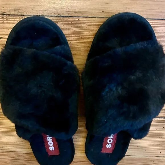 Sorel Go Mail Run slippers, black. Size 8.