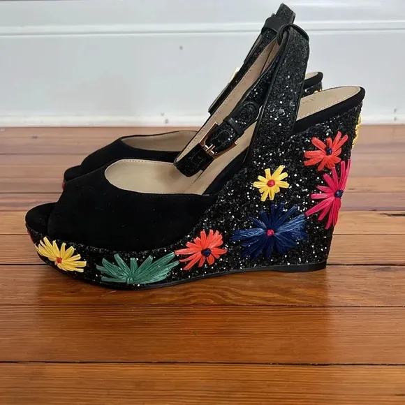 Sparkling Botkier Jesse Platform Wedge Sandals with a Raffia Floral Design - 9.5