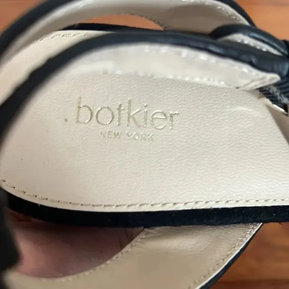 Sparkling Botkier Jesse Platform Wedge Sandals with a Raffia Floral Design - 9.5
