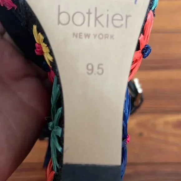 Sparkling Botkier Jesse Platform Wedge Sandals with a Raffia Floral Design - 9.5
