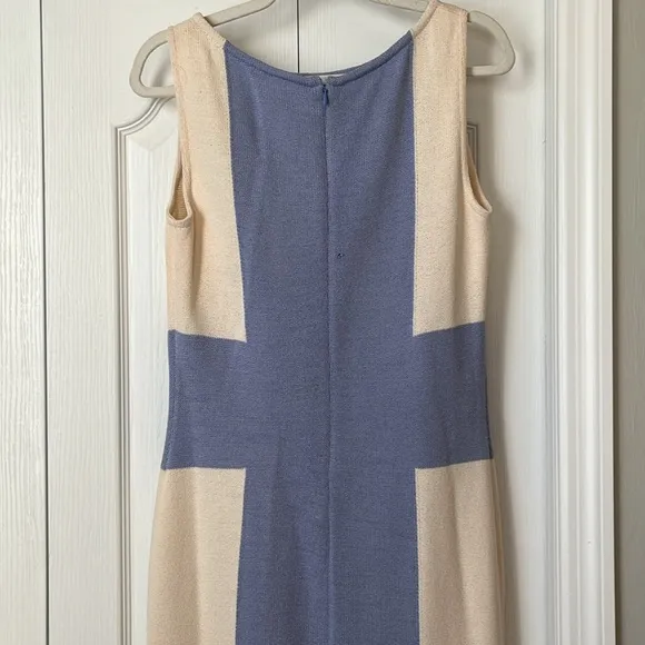 ST. JOHN Classic Knit Colorblock Scoopneck  Sheath Dress