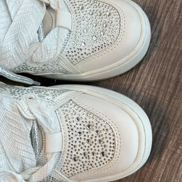 Steve Madden Roaring White Rhinestones Platform Sneakers Shoes 7.5M