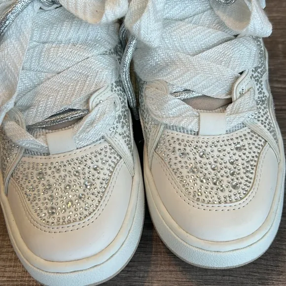 Steve Madden Roaring White Rhinestones Platform Sneakers Shoes 7.5M