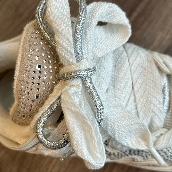 Steve Madden Roaring White Rhinestones Platform Sneakers Shoes 7.5M
