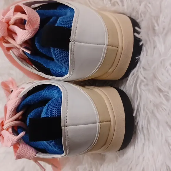 Steve Madden Tennis Shoes Roaring Blue &amp; Pink Laces Platform Sneakers Sizes 6, 7