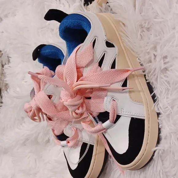 Steve Madden Tennis Shoes Roaring Blue &amp; Pink Laces Platform Sneakers Sizes 6, 7