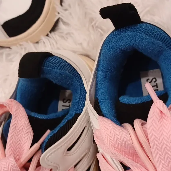 Steve Madden Tennis Shoes Roaring Blue &amp; Pink Laces Platform Sneakers Sizes 6, 7
