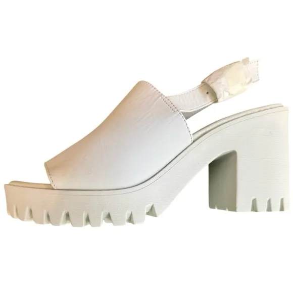 Steve Madden Women's White Chunky Heel Sandals. Size 10