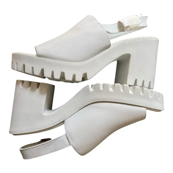 Steve Madden Women's White Chunky Heel Sandals. Size 10