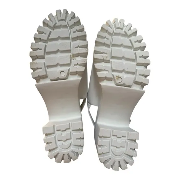 Steve Madden Women's White Chunky Heel Sandals. Size 10