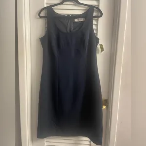 Tahari Arthur S. Levine Classic Navy Sheath Dress NWT Size 10